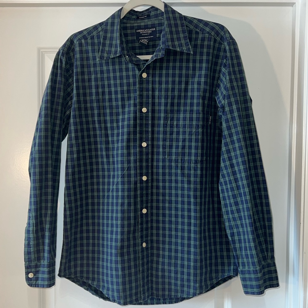 American Eagle Men’s Button Up Shirt, Small Size, Like New. Perfect conditions.